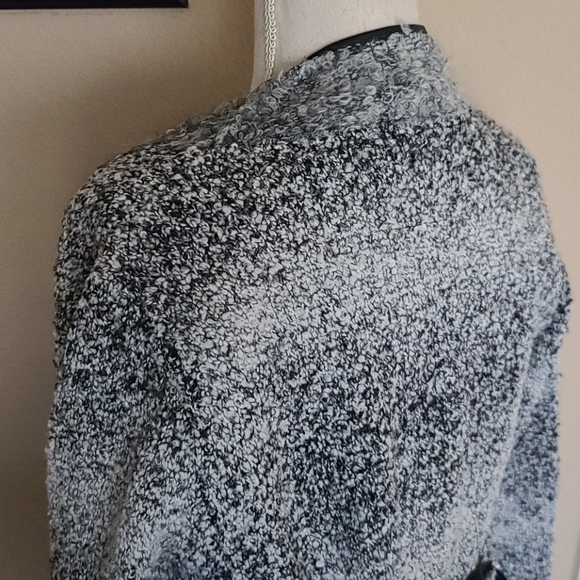 Anthropologie Angel of the North Boucle Wrap Sweater EUC - M - Picture 11 of 16
